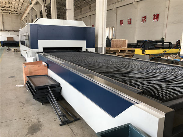 vlákno laserový rezací stroj 3000 mm × 1500 mm