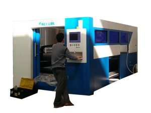 2kw laserový rezací stroj s nastaviteľnou rýchlosťou pre kovovú trubicu